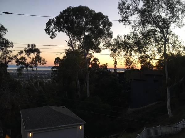 $1,450 / 2br - 1400ft2 - Furnished bedroom in Oakmore house - Bay Views (oakland hills / mills)63938628344322121