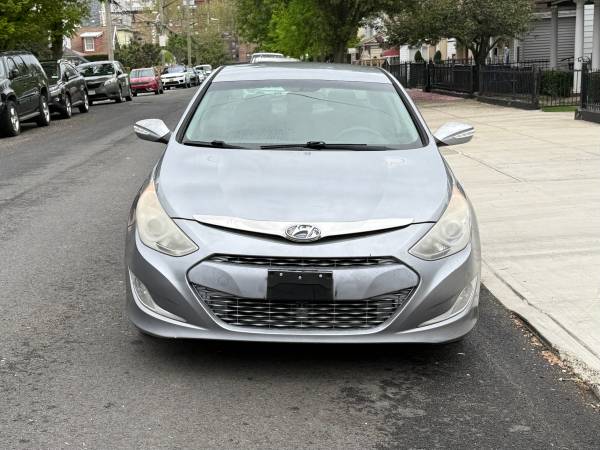 2015 Hyundai Sonata Hybrid Azul Sedán, auto limpio - $3.500 (Brooklyn)63470619281537121