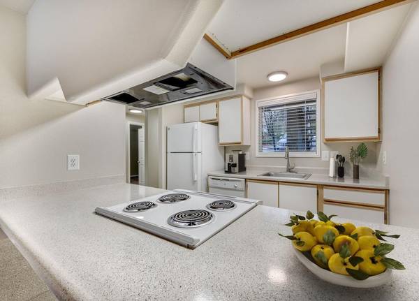 $1,495 / 1br - 731ft2 - Forest-like setting in Oregon City - 1 bed/1 bath w/ vaulted ceilings! (Oregon City)64038881639042120