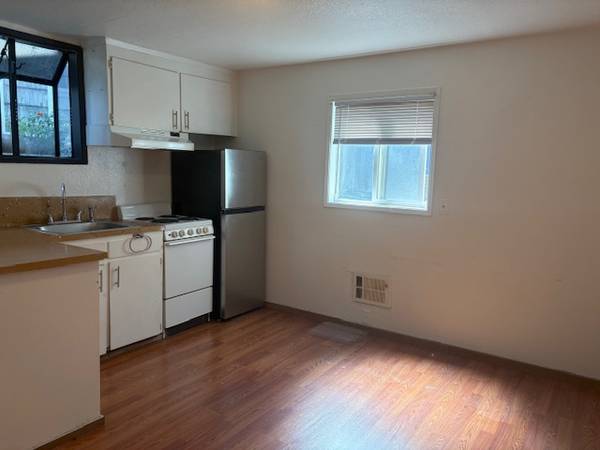 **MUST 👀Madison Valley 1 bd ** -Available Immediately! 1