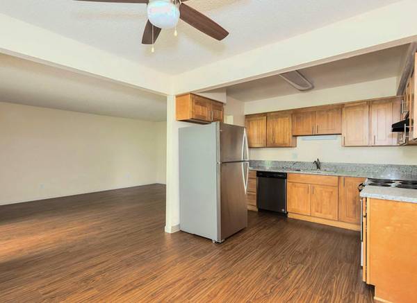 $1,650 / 2br - Just Mins from Great Shop & Restaurants + Two Bed w Spacious Interior (Gresham)63999315537794122