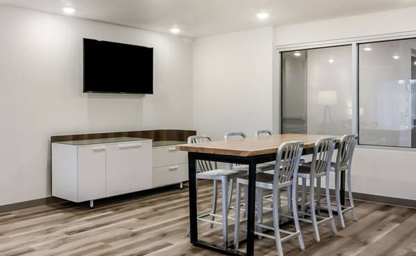 $2,016 / 1br - Live in Comfort - No Lease, No Deposit! (11329 Pacific Hwy SW, Lakewood, WA)63799908802179124