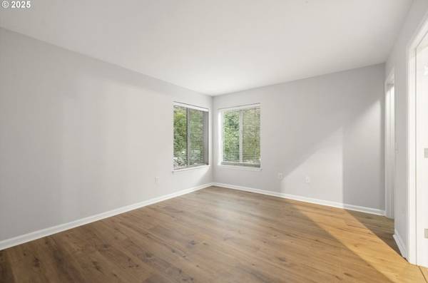 $2,150 / 2br - 990ft2 - Remodeled Condo. Private Landlord $300 off move in offer (Multnomah village)64038883781889122