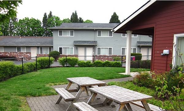 $1,245 / 2br - 806ft2 - Cable Ready, On-Site Management, Dishwasher (7911 SE 92nd Ave, Portland, OR)63841708364419120