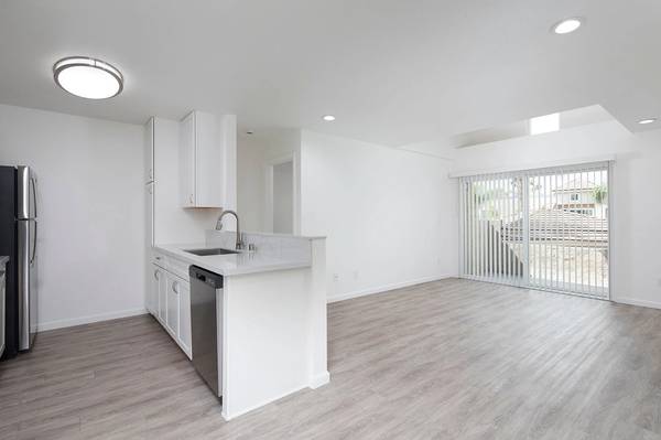 $2,995 / 2br - 965ft2 - Available 2Bd 2 Bth/ Ready To Move In Today! 2 Assigned Parking Spaces (San Diego)64037043423489121