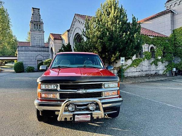 1999 Chevrolet Suburban K1500 LS 4WD - $6800.0063617398655361122