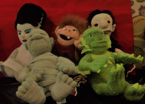 1999 UNIVERSAL STUDIOS Monsters Plush 1