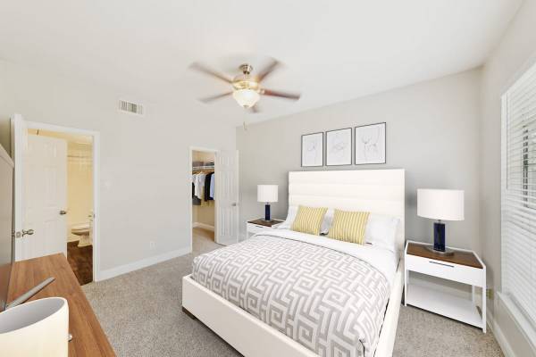 $1,650 / 2br - 1232ft2 - 24-Hour Fitness Center, Vaulted Ceilings, Resort-Style Pool (12750 Briar Forest Dr, Houston, TX)63924169892738122