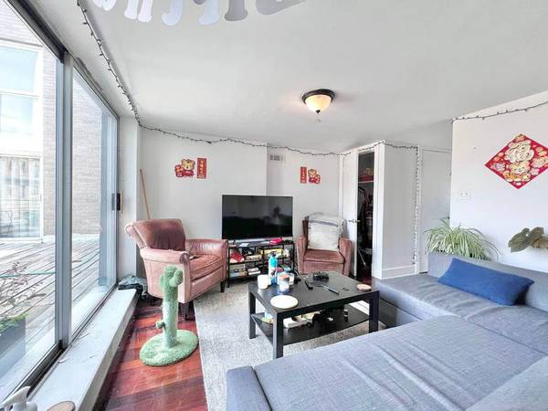 $1,500 / 6br - 🏙️ Room in Williamsburg Penthouse 🛁 Private Bath + Roof Access ✨ (Williamsburg)63816625287041124