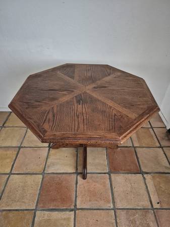8-Sided Octagon Poker/Dining Table 1
