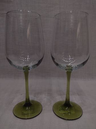 New Matching Pair of 18.5-Ounce Wine Glasses 1