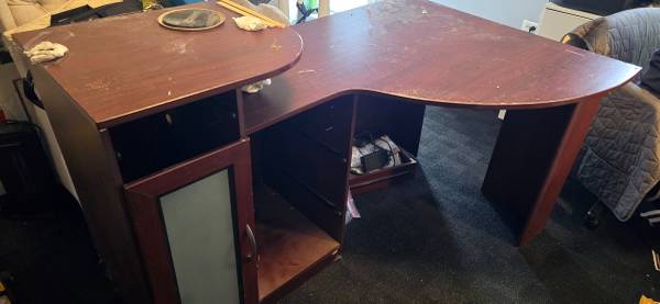 Corner desk 1