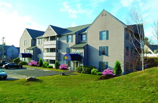 $1,849 / 2br - 733ft2 - Excelente Ubicacion -  Sunset Ridge Apartamentos (80 Eastern Avenue, Manchester NH)63656278468611121