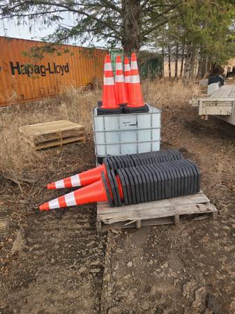 Traffic Safety cones. 14" x 14" base x 29" tall. Please read the descr 1