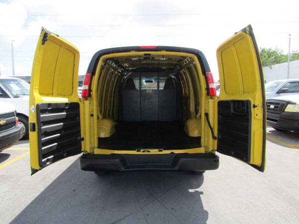 2017 Chevrolet Express 2500 - Photo 10