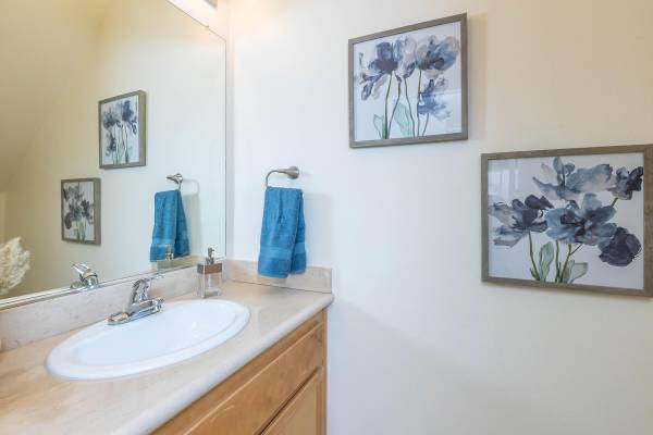 $2,789 / 2br - 1154ft2 - Your New Home: Modern Kitchen, Pools, Spas + Gated Access (17621 W. Pauline Ct., Canyon Country, CA)63701148641923120