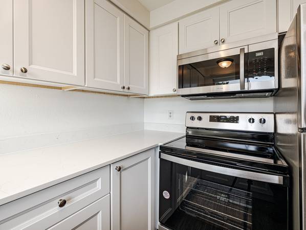 $1,350 / 2br - 843ft2 - 2/BD 1/BA, En Gresham, Prohibido Fumar (2710 NE Division St, Gresham, OR)63999314904835121