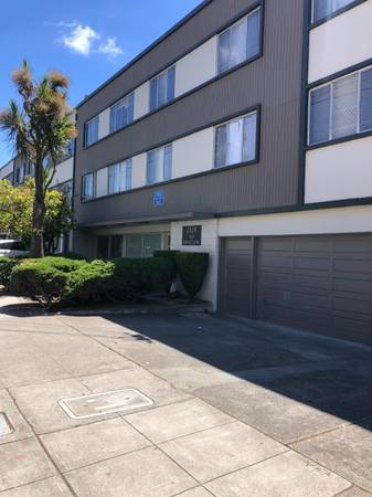 Large Studio Four Blocks from Cal Campus 1