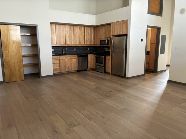$1,550 / 2br - 1089ft2 - Sundrenched two bedroom with huge closets! (Manchester)64027110731650120