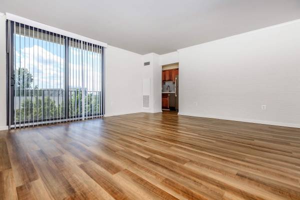 $2,198 / 2br - 1120ft2 - In Alexandria, On-site Laundry Facility, 2 BD (250 S Whiting St, Alexandria, VA)64039861606657123