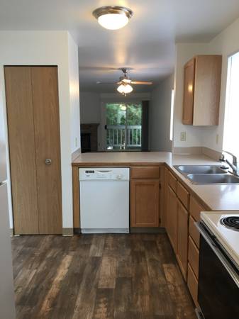 $2,300 / 2br - 1052ft2 - 2 Bed- 2 Bath (Lynnwood)63773355123329123