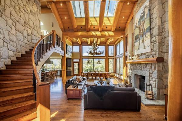 Luxury 5BR Brio Estate in Whistler – Ski-in Trail, Hot Tub, Elevator – 3