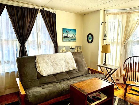 $1,890 / 1br - 350ft2 - 1ST FLR FURNISHED STUDIO, DOWNTWN NBPT, ALL UTILS, WIFI, PKG (9G7) (NEWBURYPORT, MA)63996546533635121