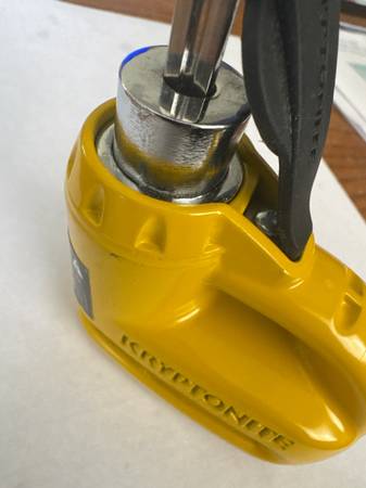 Kryptonite yellow disc lock - $20 (Albany)63437092090371122