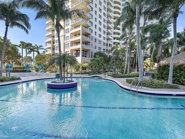 $2,300 / 1br - 850ft2 - 1B/1B_(PH)______T U R N B E R R Y_O N_T H E _G R E E N__C O N D O ____ (Miami)64049281500162123