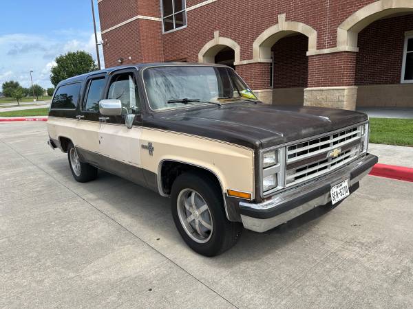 Suburban Chevy 1985 - $3.600 (Woodlands tx)63617061140611121