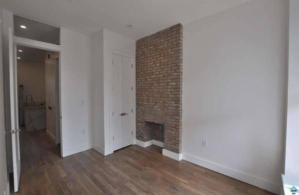 $860 Unfurnished Room In BEDFORD STUYVESANT! Avail. Nov 1! (Brooklyn)64033292112898122