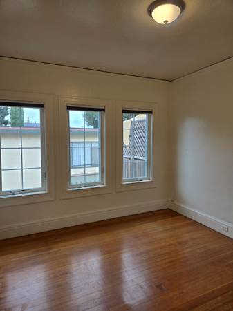 $1,825 / 1br - Sunny One-bedroom with PG&E included in a great neighborhood!!!! (oakland lake merritt / grand)64030484331522122