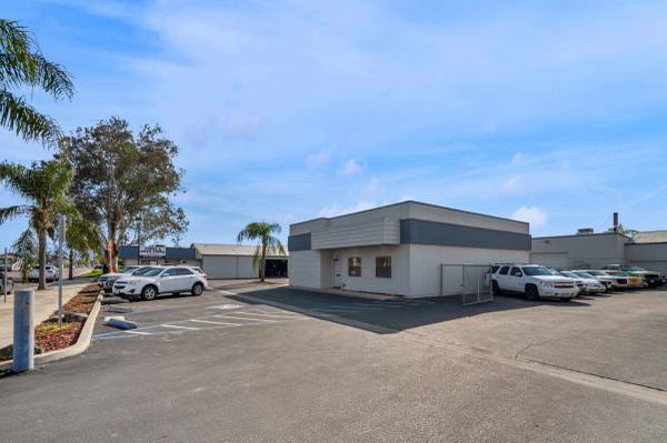 $2,375 / 1763ft2 - Fully Remodeled 1st Class Office Spaces in Central Tulare (Tulare, CA)63809865054337122