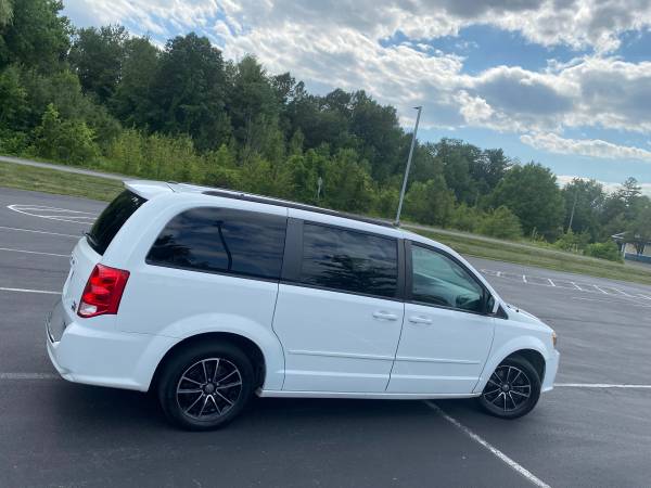 Dodge Grand Caravan RT - $7,000 (Nisky)63477845498499121