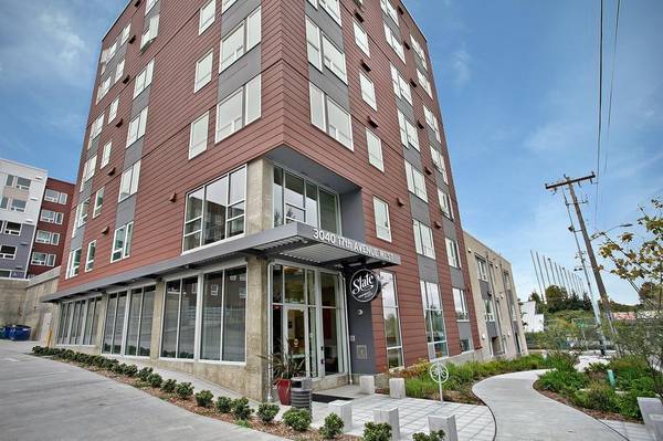 $2,450 / 2br - 996ft2 - White Backsplash Tile, Walk-in closets, Secure Garage Parking (Interbay)63862176872833121
