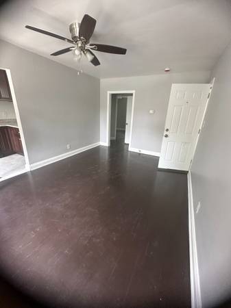 $1,400 / 2br - 800ft2 - Apartamento recién renovado y hermoso con pisos de madera dura (Cameron Village)63694817998977124