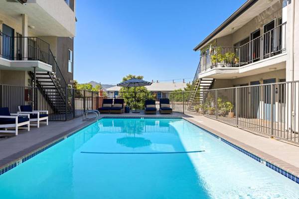 $2,940 / 2br - 975ft2 - Gas Range*, Shared Garage*, Energy Efficient Appliances (314 Burchett St)63998006086531121