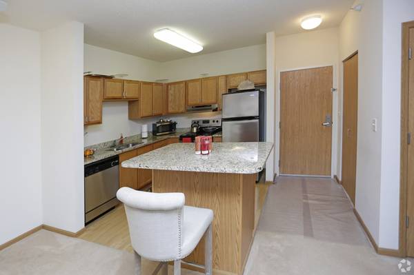 $1,779 / 2 habitaciones - 1115 pies² - Sistema de seguridad, Espejos con marco, Ascensor (7260 Guider Drive, Woodbury, MN)63797857734145120