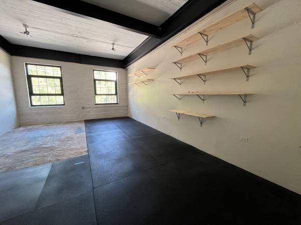 $1,575 / 400ft2 - Light-filled Studio in River Arts District! - 400 sq ft (River Arts District)64029209993345120