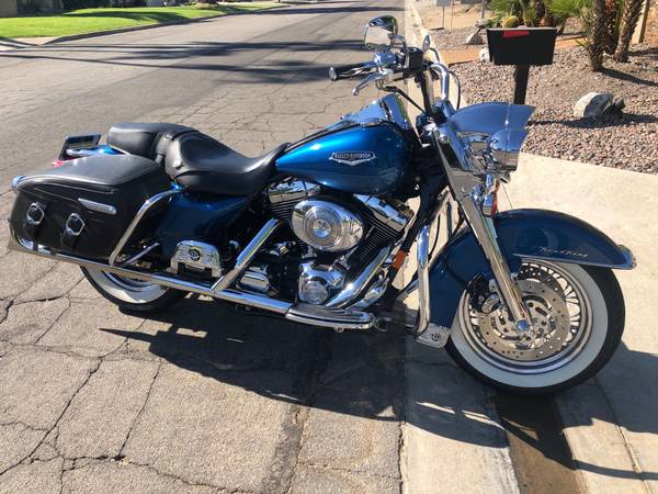 ROAD KING CLASSIC HARLEY '05 - $9,500 (Palm Springs)62957307319939122