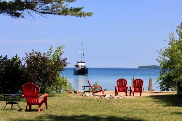$900 / 1br - COTTAGE ON THE BAY FOR RENT- CEDARWOOD COTTAGE (SUTTONS BAY)64037723520129122