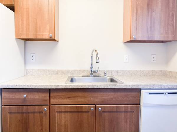 $1,470 / 2hab - 854ft2 - Acogedor 2Hab con chimenea y balcón | Piscina, sauna, bañera de hidromasaje (Cascade Park)63672564557187123