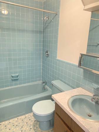 $2,650 / 2br - 700ft2 - Upper floor corner nice building: Inc. Heat/HW+Parking. Avail. Sept. (Newton - Auburndale Area close to Waltham)63620423226755123