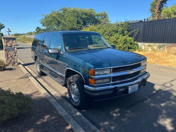 Suburbano Chevrolet 1997 en excelente estado - $6,500 (Tacoma)63482721352323122
