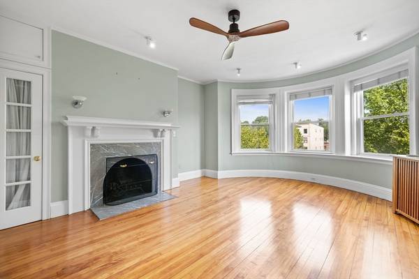 $4,500 / 2br - Prime in Brookline – Heat & Hot Water & Parking Incl. - Available Now (Brookline)64167984168578120
