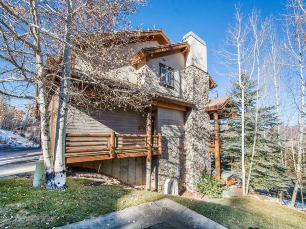 $300 / 4br - PRICE REDUCED! 4 bedroom 4.5 bathroom sleep 14. (Park City)63969196370947122