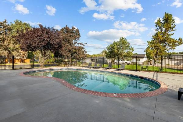 $1,175 / 1br - 480ft2 - LVP Flooring*, Lush Landscaping, Pool, Laundry Facility63794970306947123