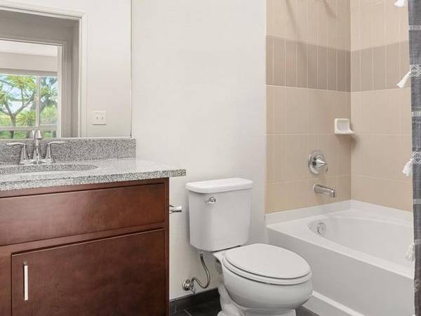 $3,130 / 2br - 957ft2 - Bus Stop just steps from the property, Washer & Dryer in unit (Kapolei)63686691440899123