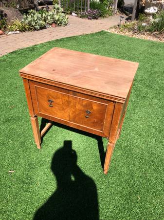 Sewing machine, Vintage 1