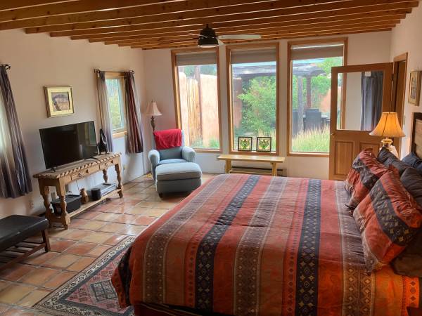 $3,100 / 3br - Three bedroom two bath home between November 1 May 31, min 4 mos (Taos)63806144518019123